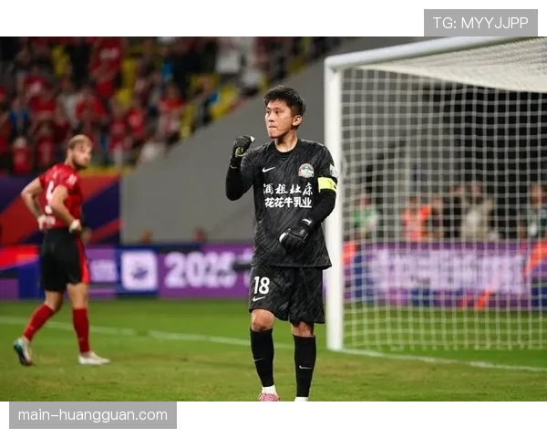 实时:卡利亚里门将拉杜扑出点球,力保球门不失